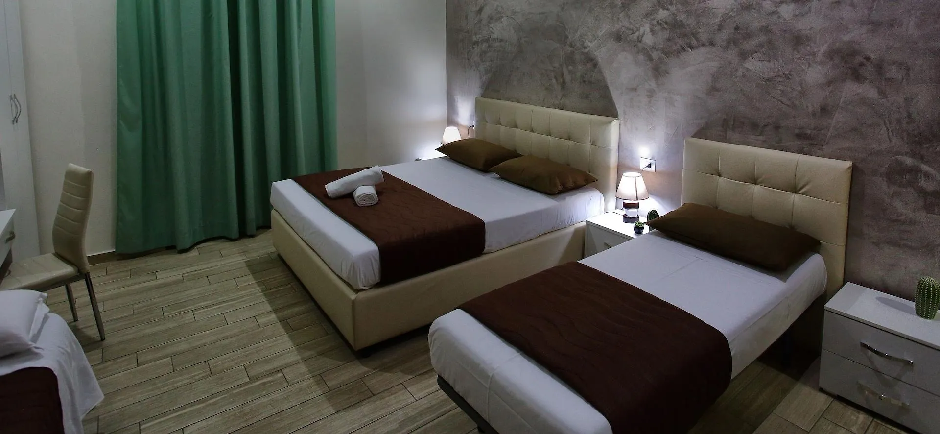 *** Oda ve Kahvaltı Napoli City Rooms İtalya