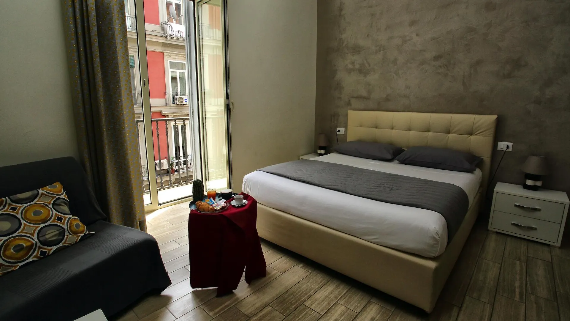 *** Oda ve Kahvaltı Napoli City Rooms İtalya