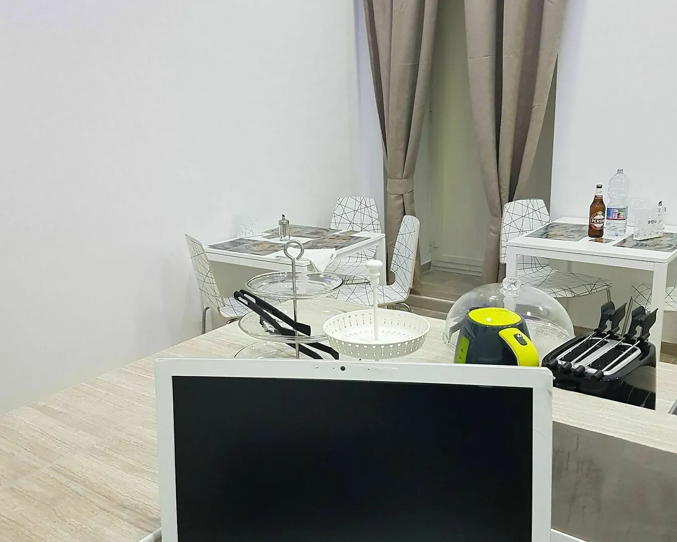 Napoli City Rooms 3*,
