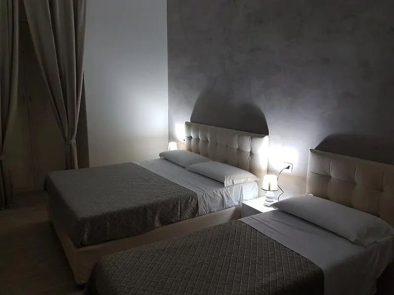 *** Bed & Breakfast Napoli City Rooms Italy